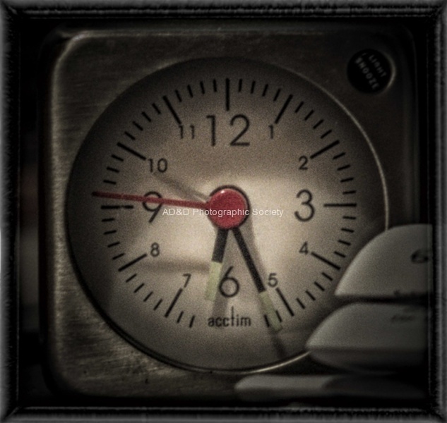 simple grungy clock.jpg