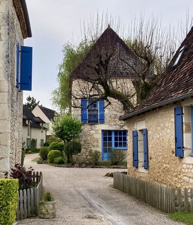 Maureen Robinson - Deserted Dordogne