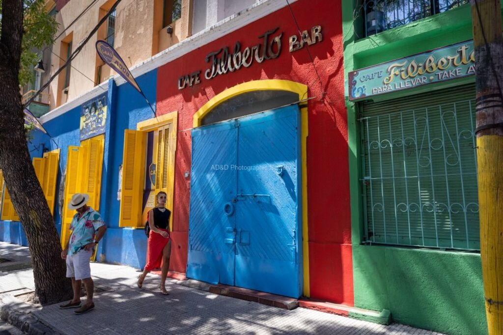 Terri Innes - Buenos Aires Street Scene